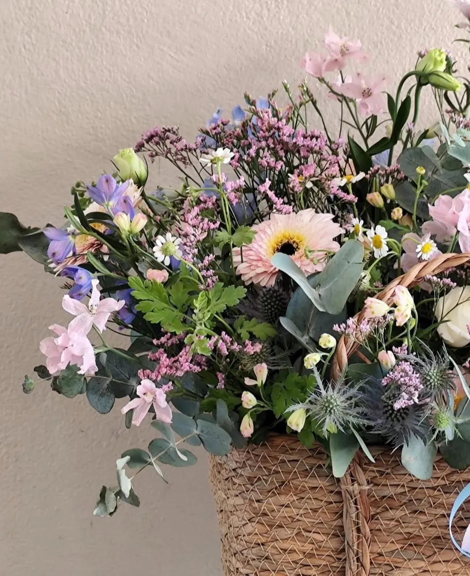 The Sweet summer flower basket is the perfect gift this summer!