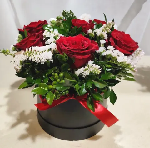 Luxury rose arrangement in a black stylish box with roses, statice and greenery